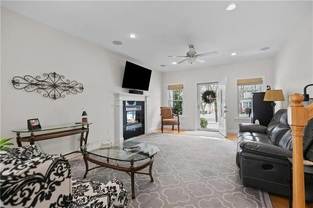 28 Bradford Street Warren RI 02885