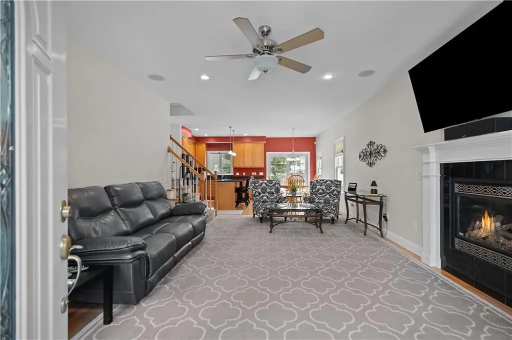 28 Bradford Street Warren RI 02885