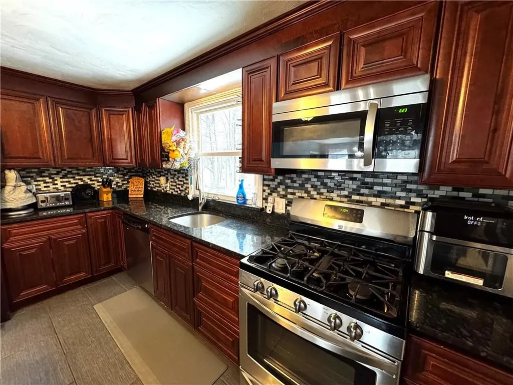 10 Powder Mill Lane Smithfield RI 02828