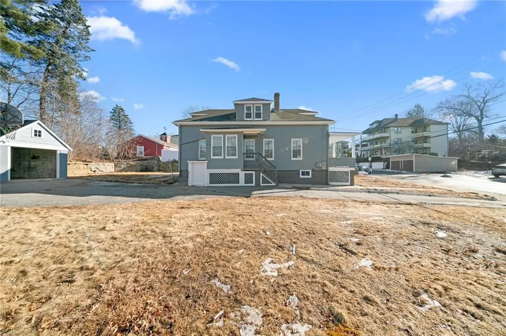 18 Aylsworth Avenue Woonsocket RI 02895