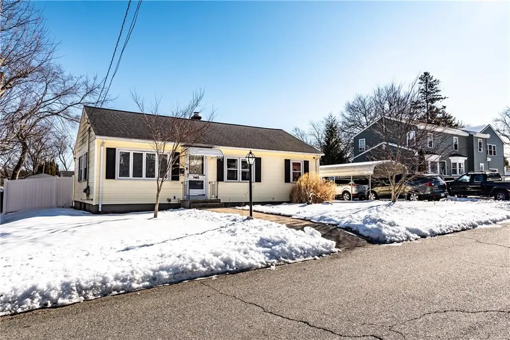 139 Flora Avenue Woonsocket RI 02895