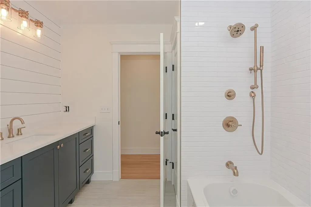 10 Linden Avenue East Providence RI 02916