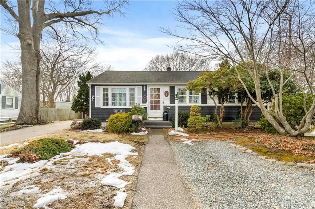 3 Hope Avenue Warwick RI 02889
