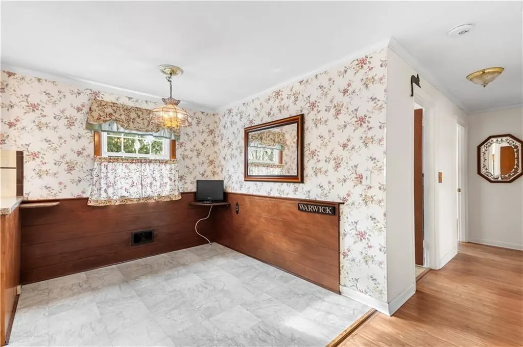 3 Hope Avenue Warwick RI 02889