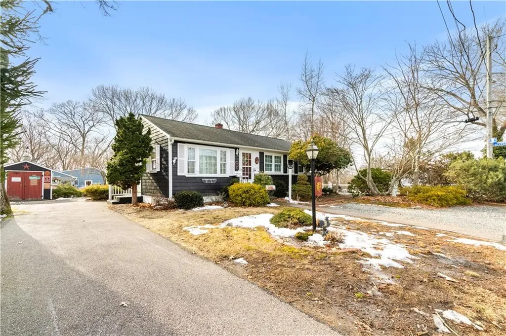 3 Hope Avenue Warwick RI 02889