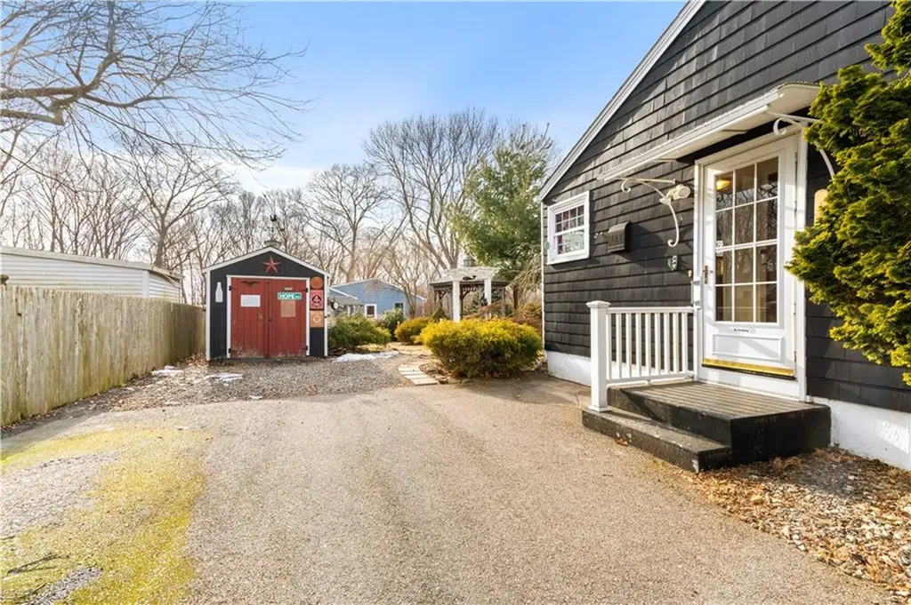 3 Hope Avenue Warwick RI 02889