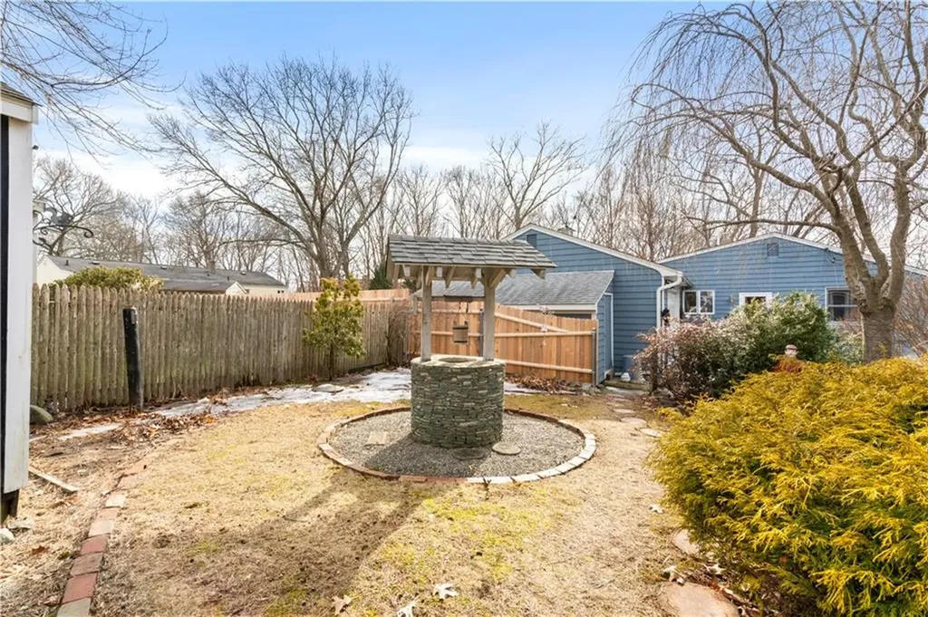 3 Hope Avenue Warwick RI 02889