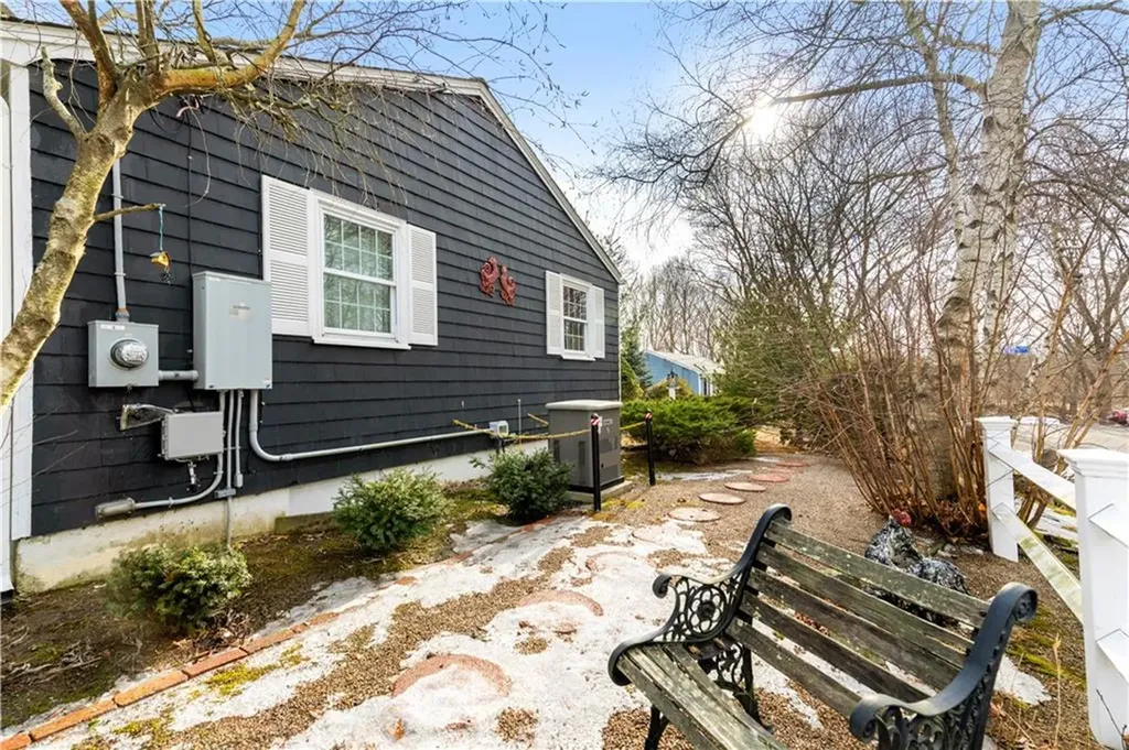3 Hope Avenue Warwick RI 02889