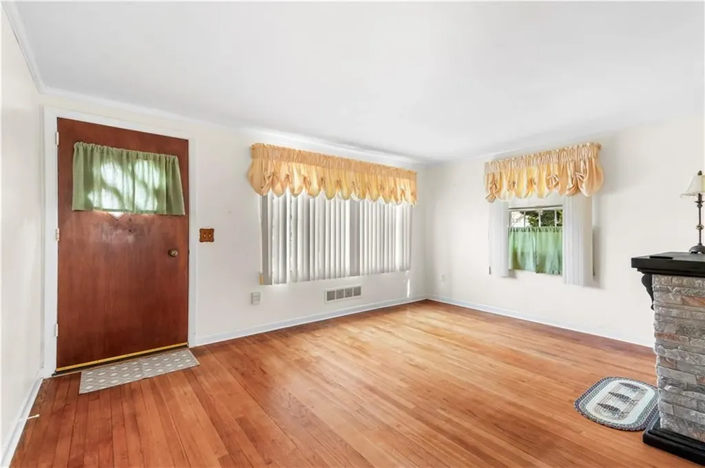3 Hope Avenue Warwick RI 02889