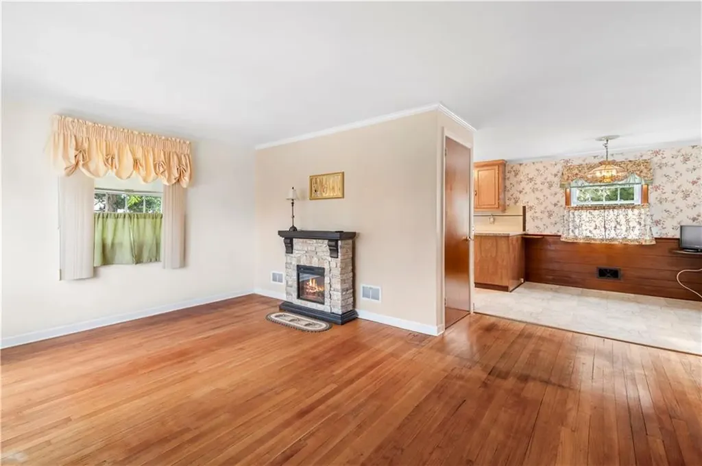 3 Hope Avenue Warwick RI 02889