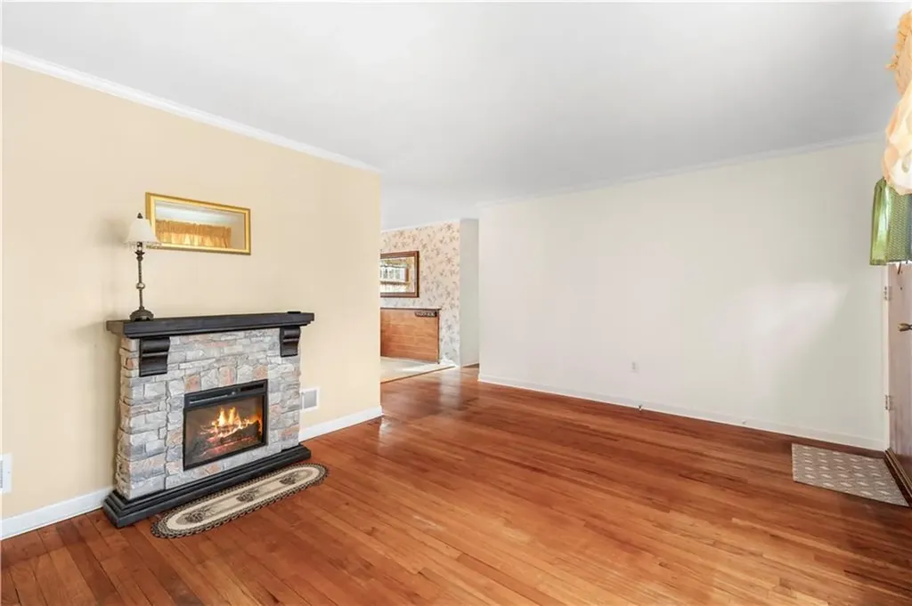 3 Hope Avenue Warwick RI 02889