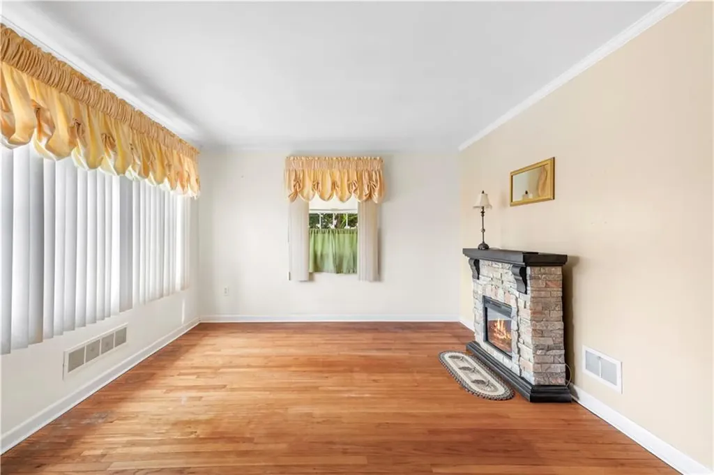 3 Hope Avenue Warwick RI 02889