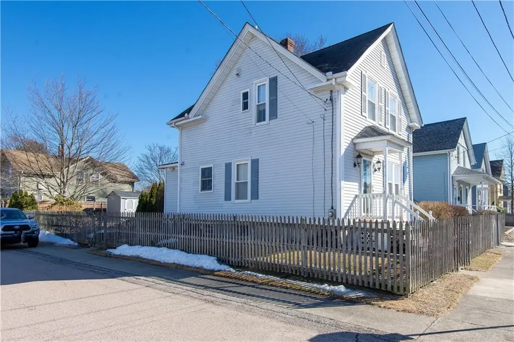 46 Smith Street East Providence RI 02915