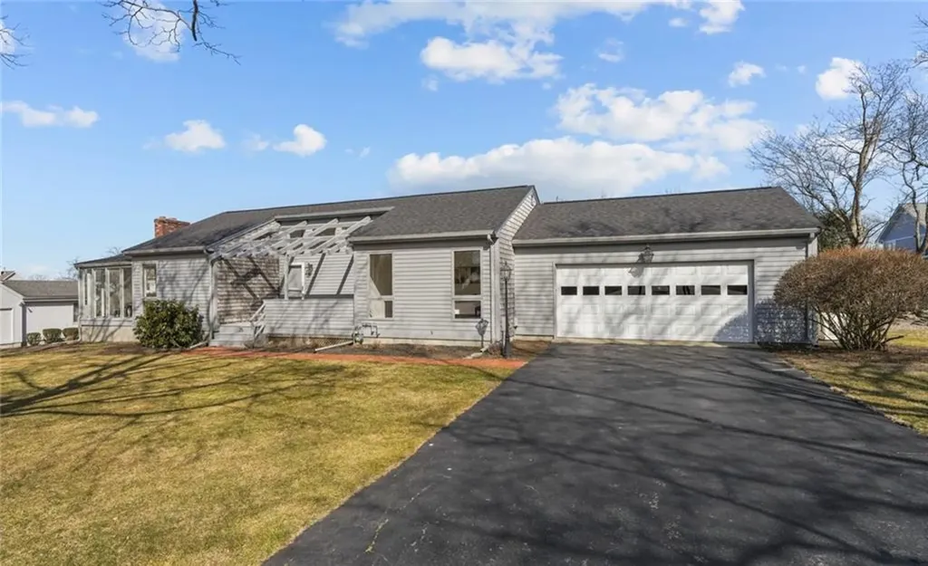 25 Tobin Lane Bristol RI 02809