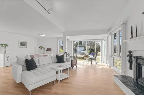 25 Tobin Lane Bristol RI 02809