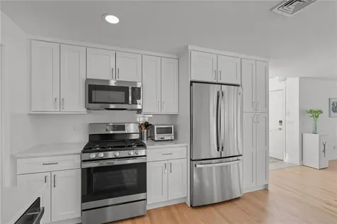 25 Tobin Lane Bristol RI 02809