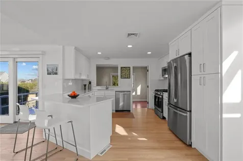 25 Tobin Lane Bristol RI 02809