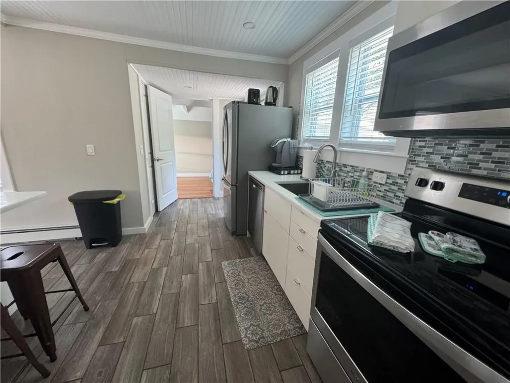 53 Center Avenue Middletown RI 02842