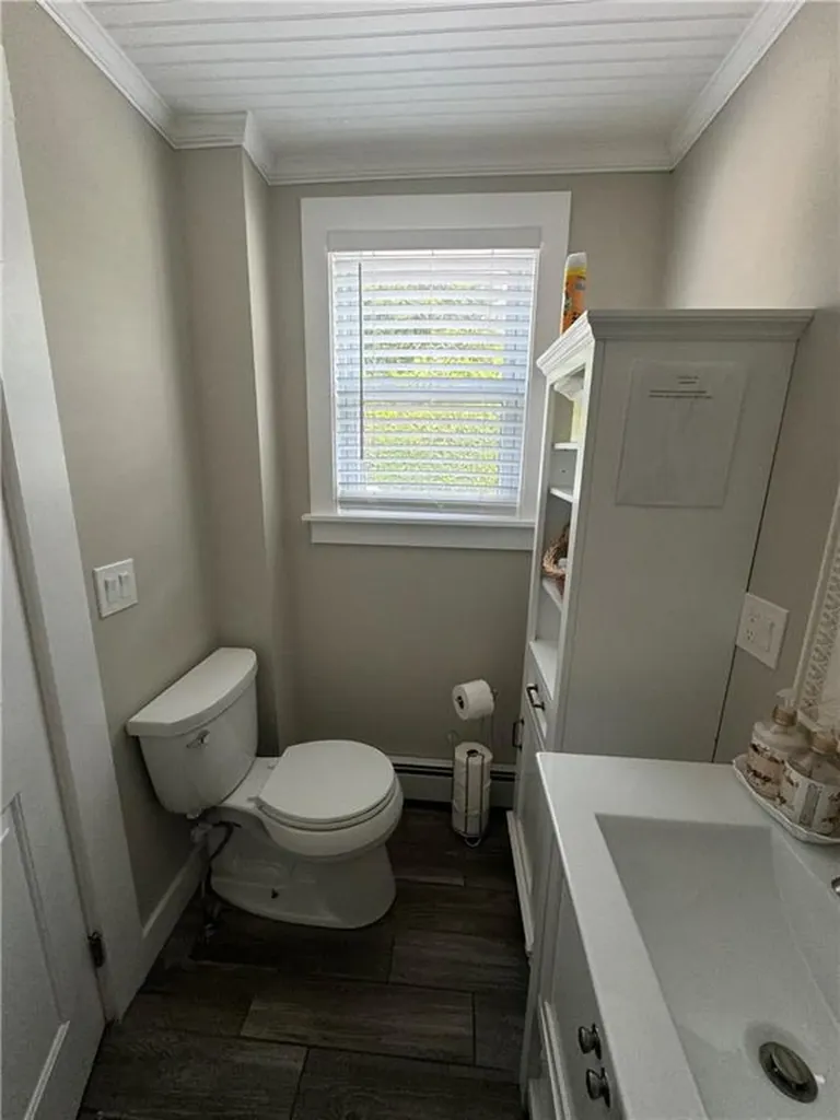 53 Center Avenue Middletown RI 02842