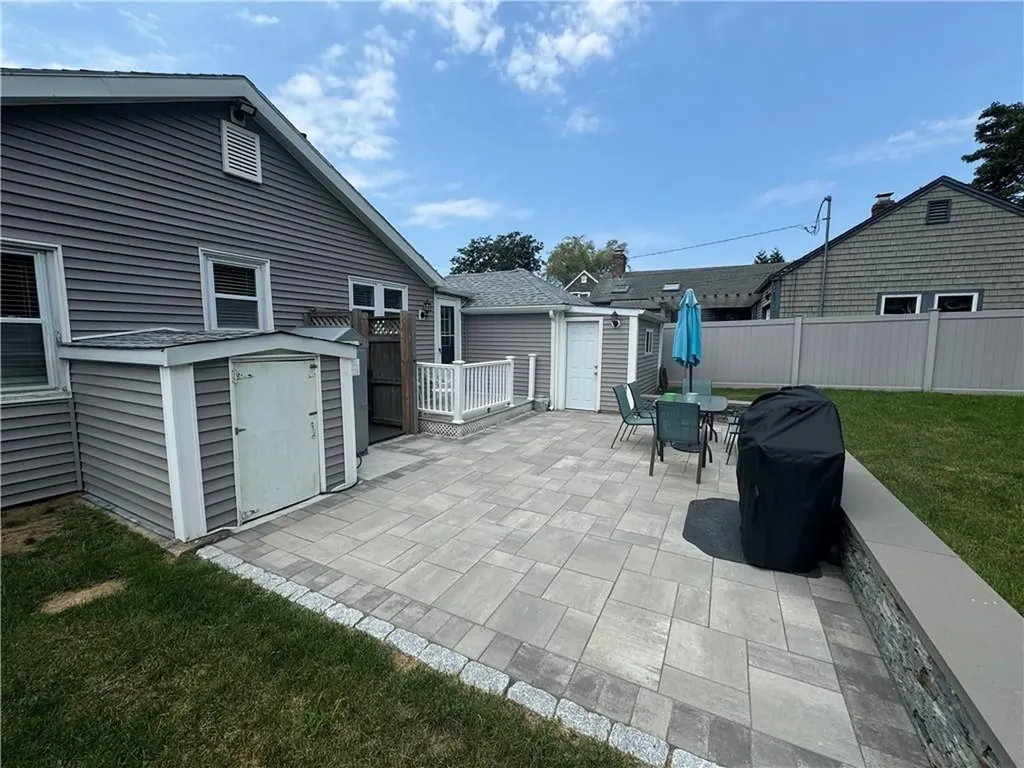 53 Center Avenue Middletown RI 02842