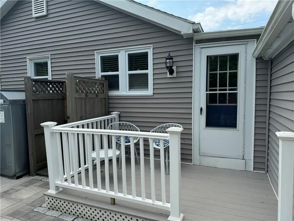 53 Center Avenue Middletown RI 02842