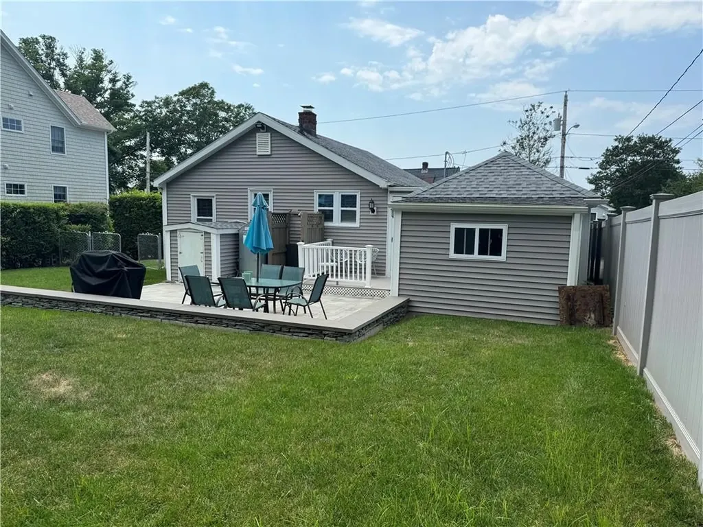 53 Center Avenue Middletown RI 02842