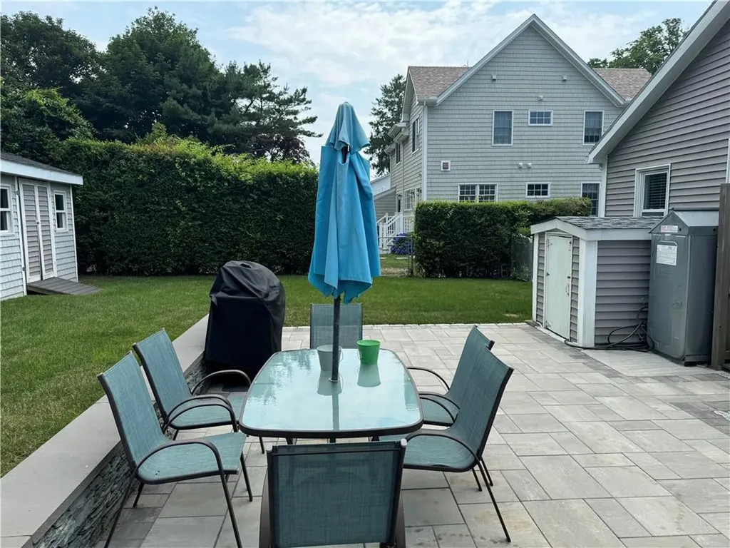53 Center Avenue Middletown RI 02842