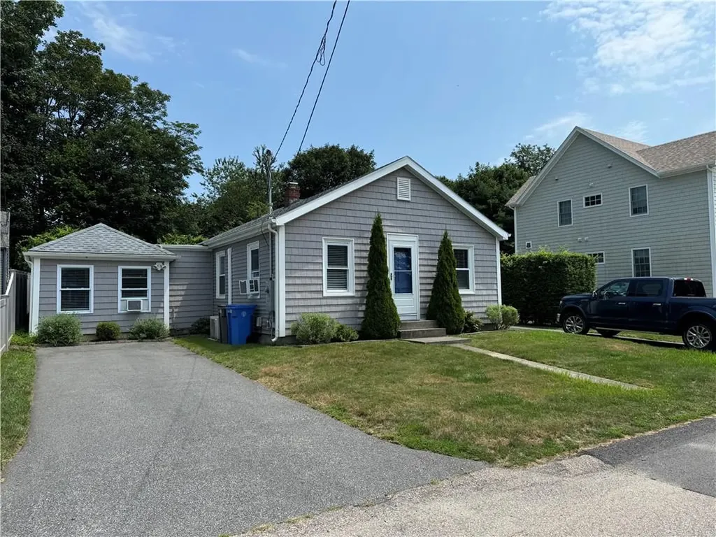 53 Center Avenue Middletown RI 02842