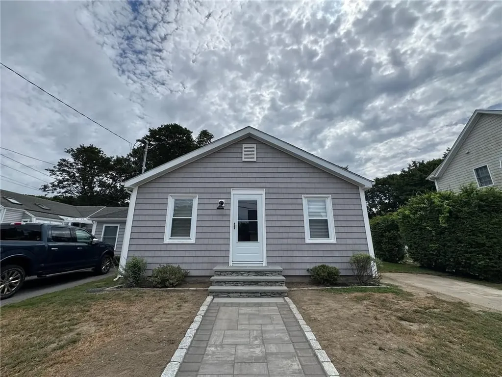 53 Center Avenue Middletown RI 02842