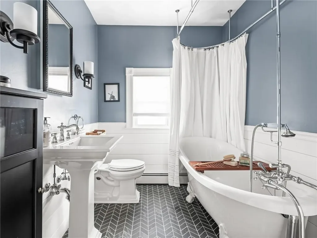 58 Homewood Avenue North Providence RI 02911