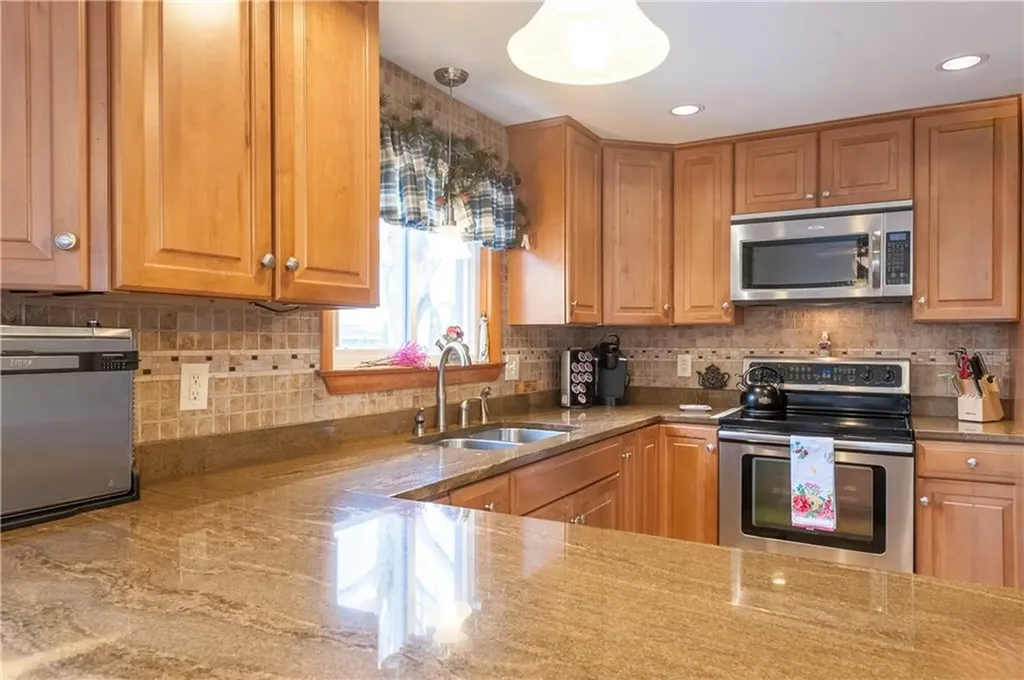 10 Delaware Avenue Cumberland RI 02864
