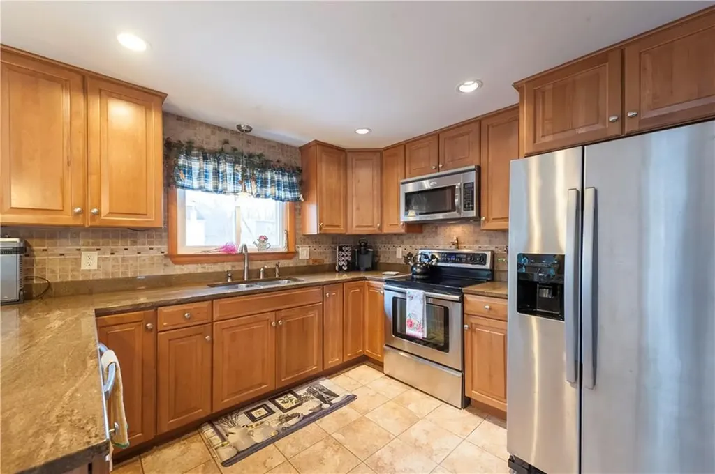 10 Delaware Avenue Cumberland RI 02864