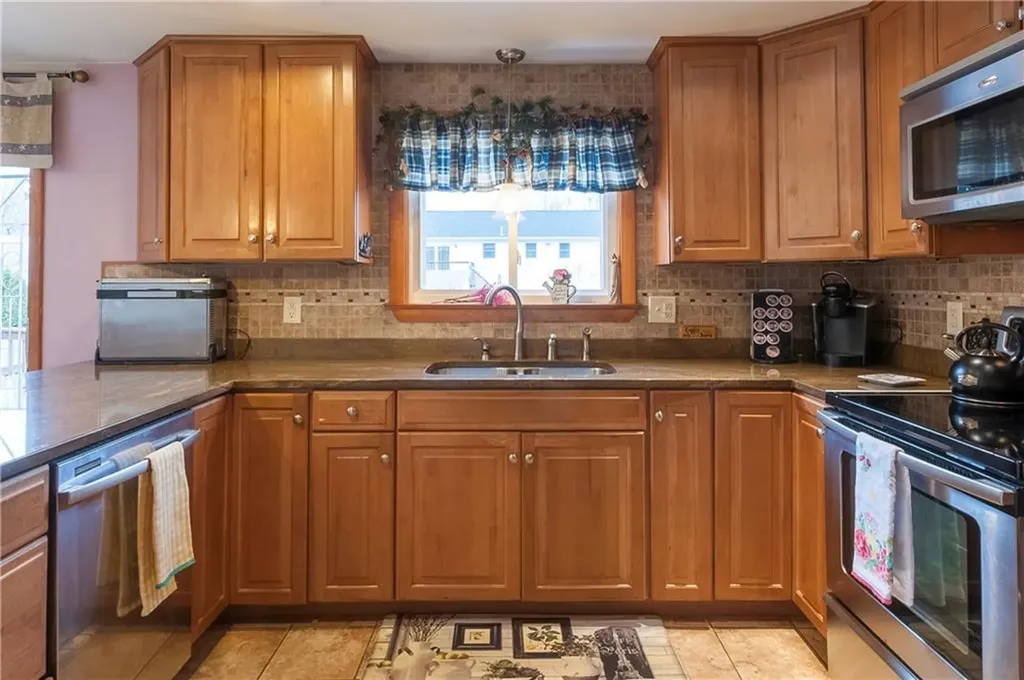 10 Delaware Avenue Cumberland RI 02864