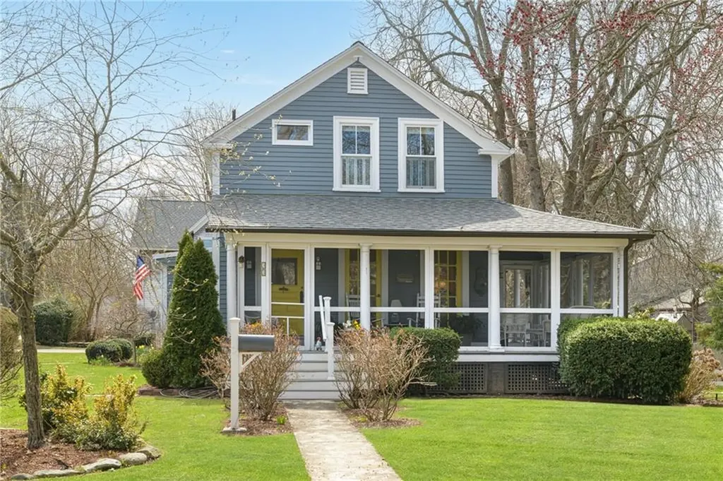 33 Lincoln Avenue Barrington RI 02806