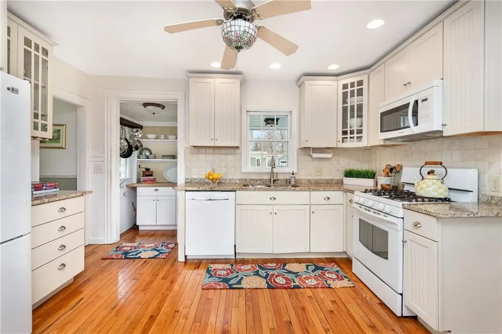 33 Lincoln Avenue Barrington RI 02806