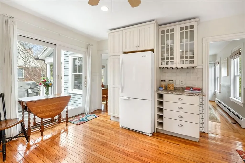 33 Lincoln Avenue Barrington RI 02806