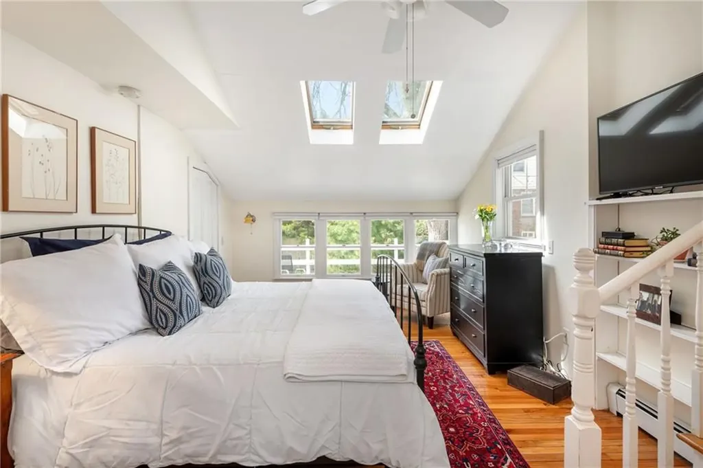 33 Lincoln Avenue Barrington RI 02806