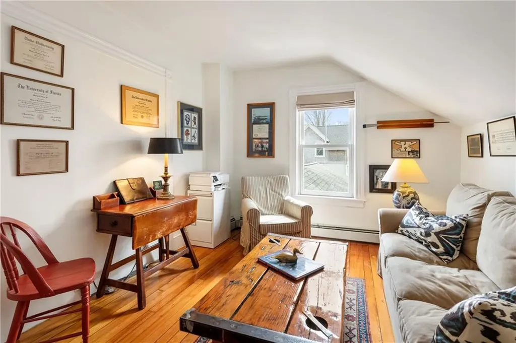 33 Lincoln Avenue Barrington RI 02806