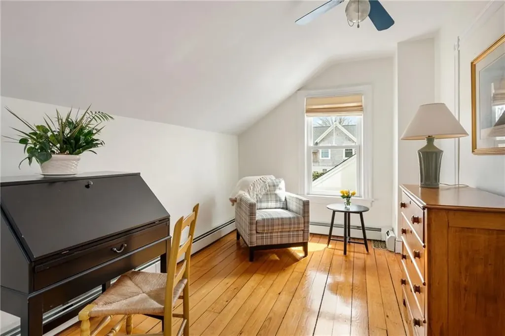 33 Lincoln Avenue Barrington RI 02806