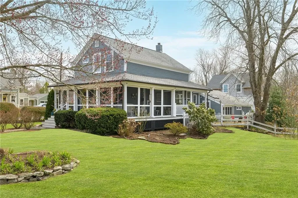 33 Lincoln Avenue Barrington RI 02806