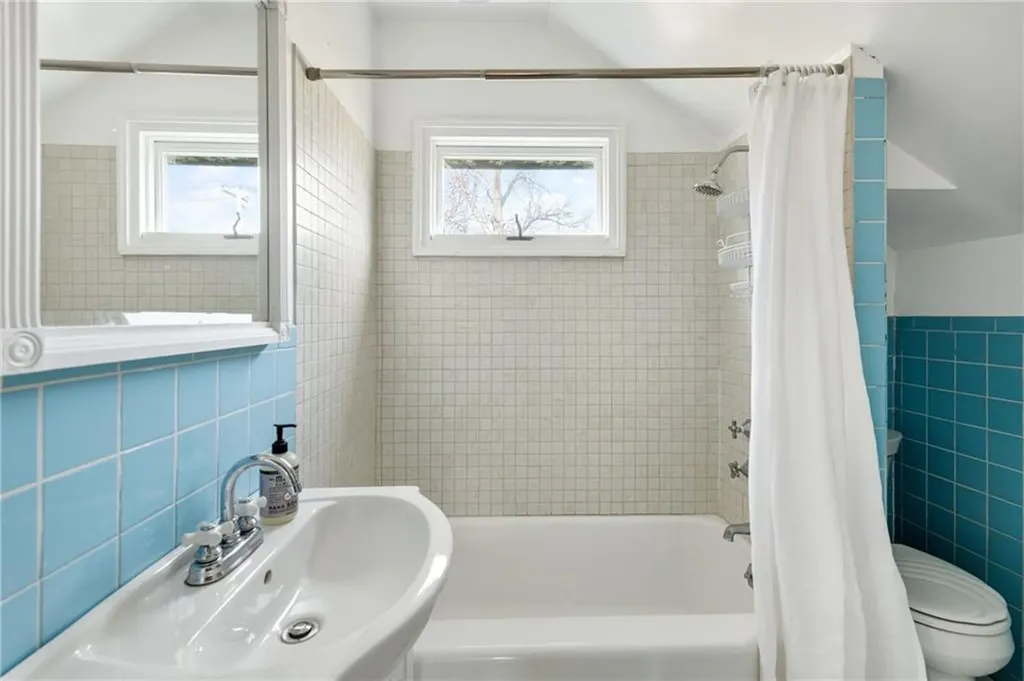 33 Lincoln Avenue Barrington RI 02806