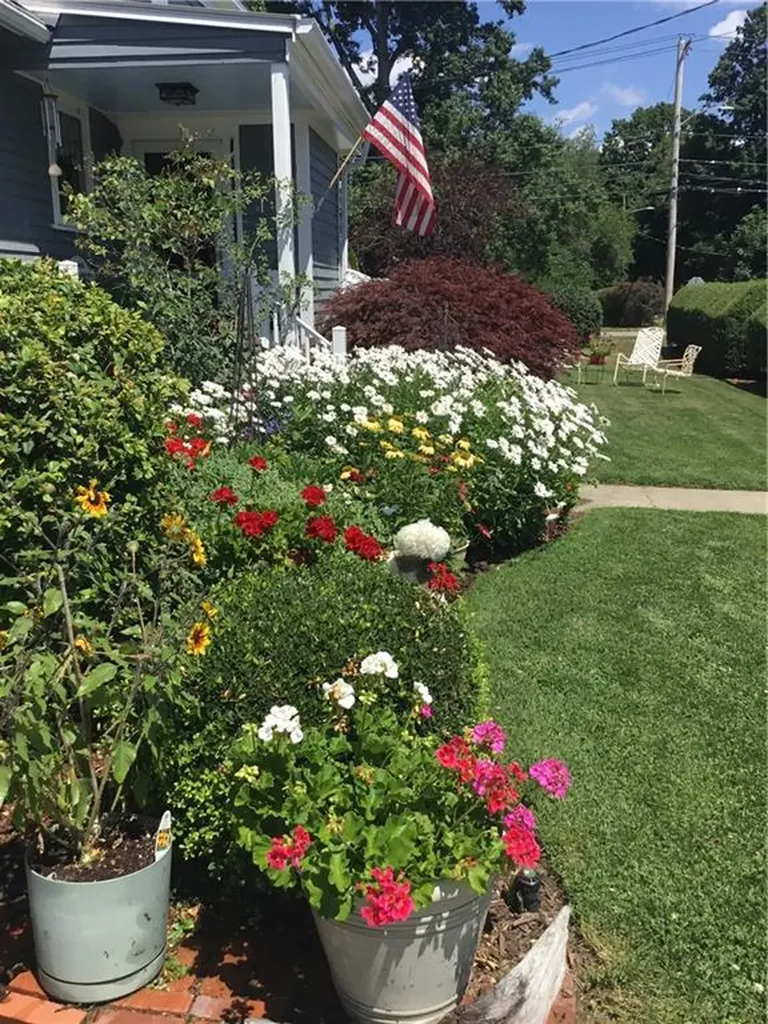 33 Lincoln Avenue Barrington RI 02806