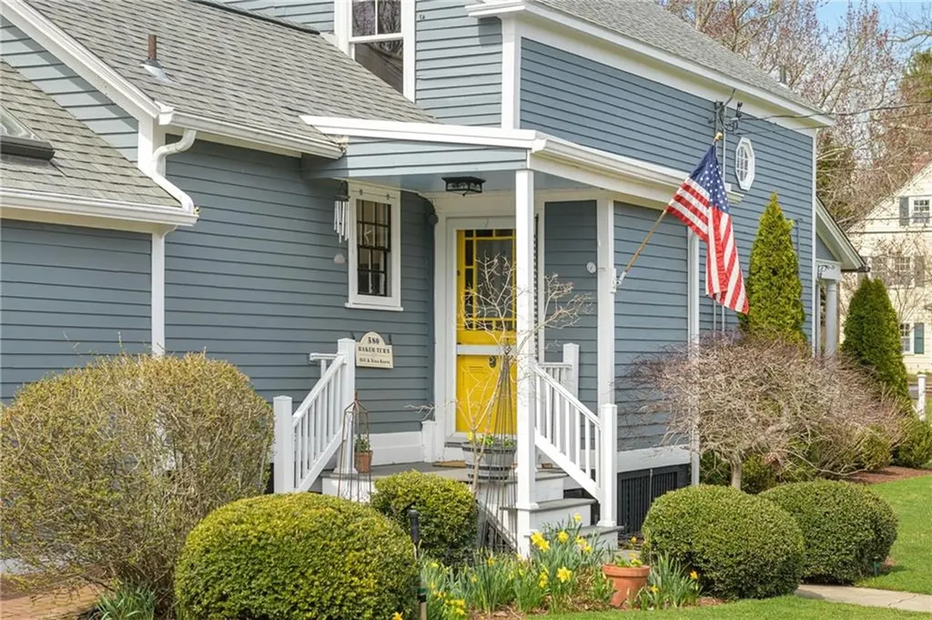 33 Lincoln Avenue Barrington RI 02806