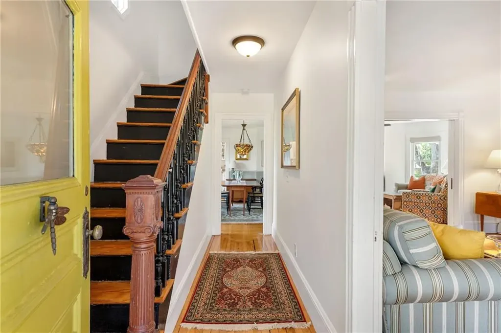 33 Lincoln Avenue Barrington RI 02806