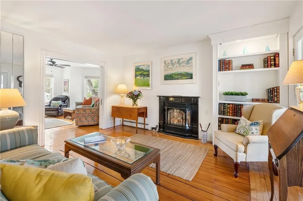33 Lincoln Avenue Barrington RI 02806