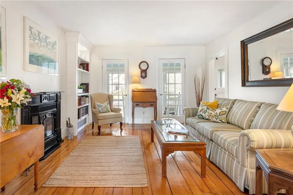 33 Lincoln Avenue Barrington RI 02806