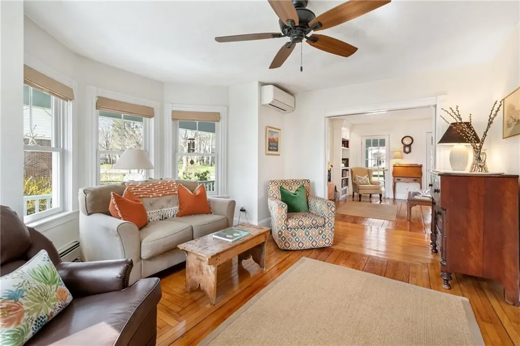 33 Lincoln Avenue Barrington RI 02806