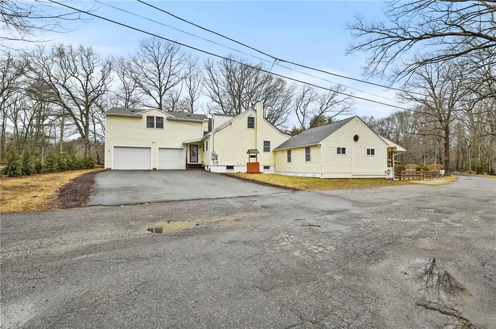 1381 Putnam Pike Glocester RI 02814