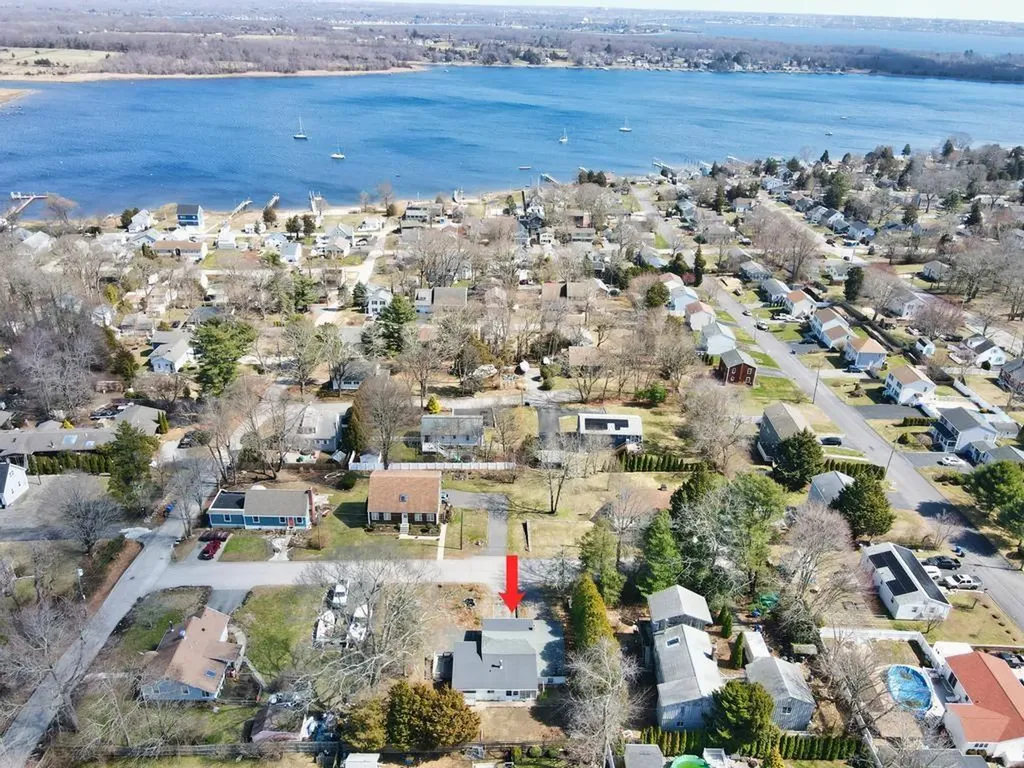 10 Claremont Avenue Bristol RI 02809