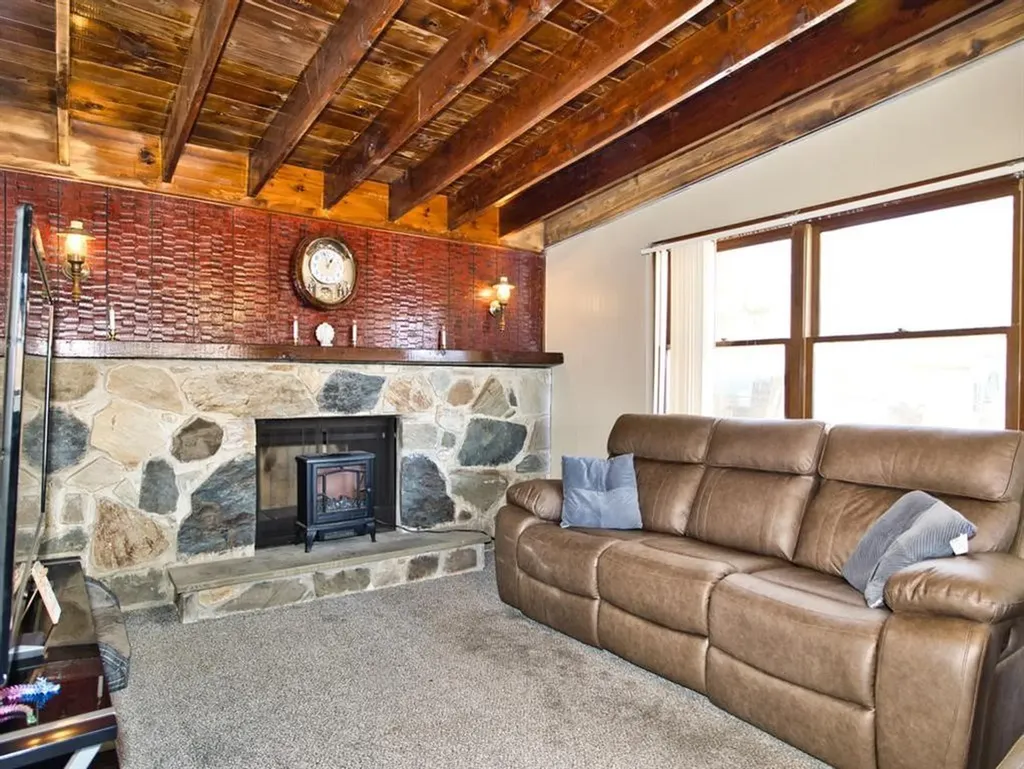 10 Claremont Avenue Bristol RI 02809